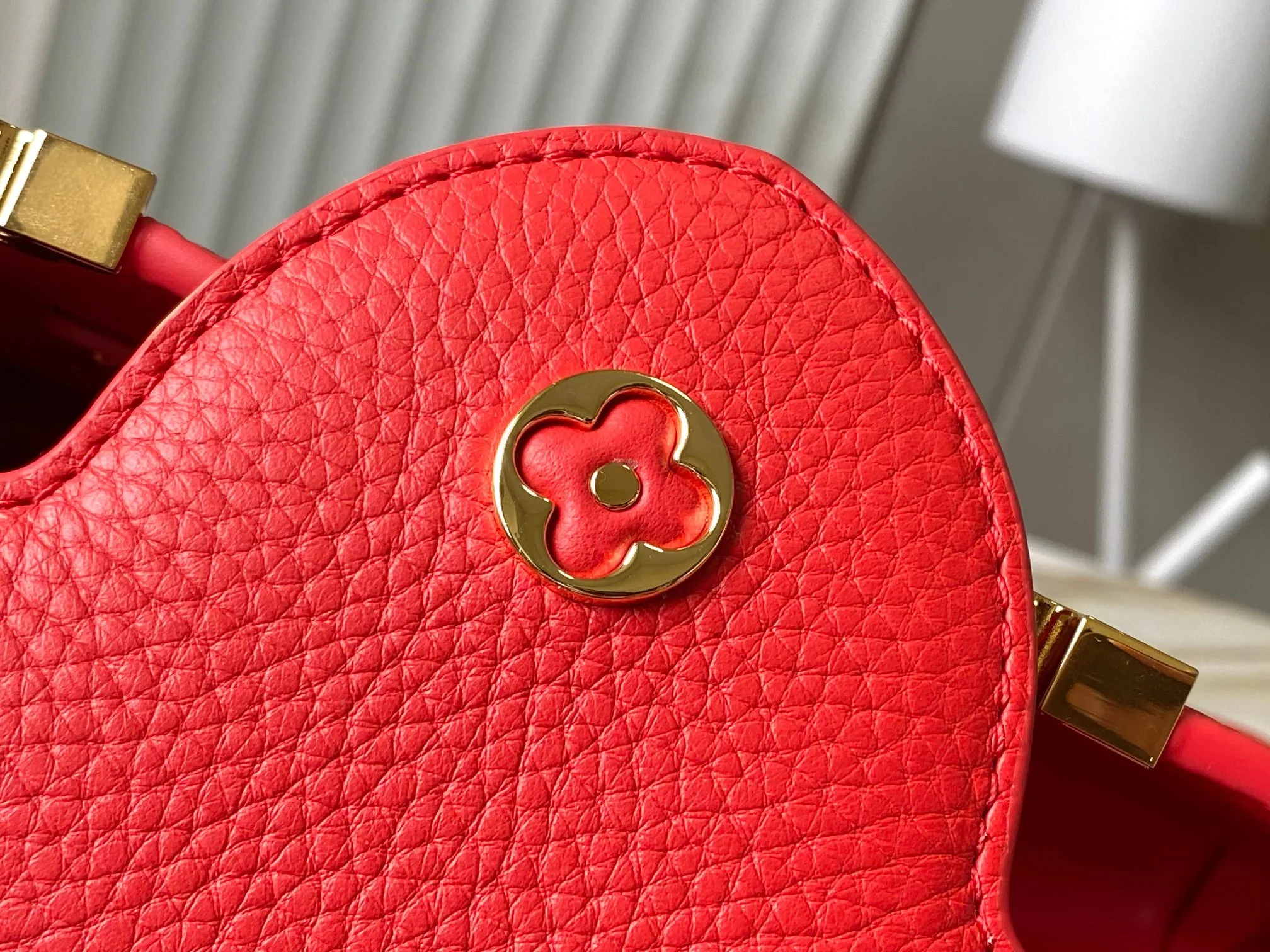 LV Top Handle Bags Red-Gold 27X18X9CM A100202609090376 - Image 7