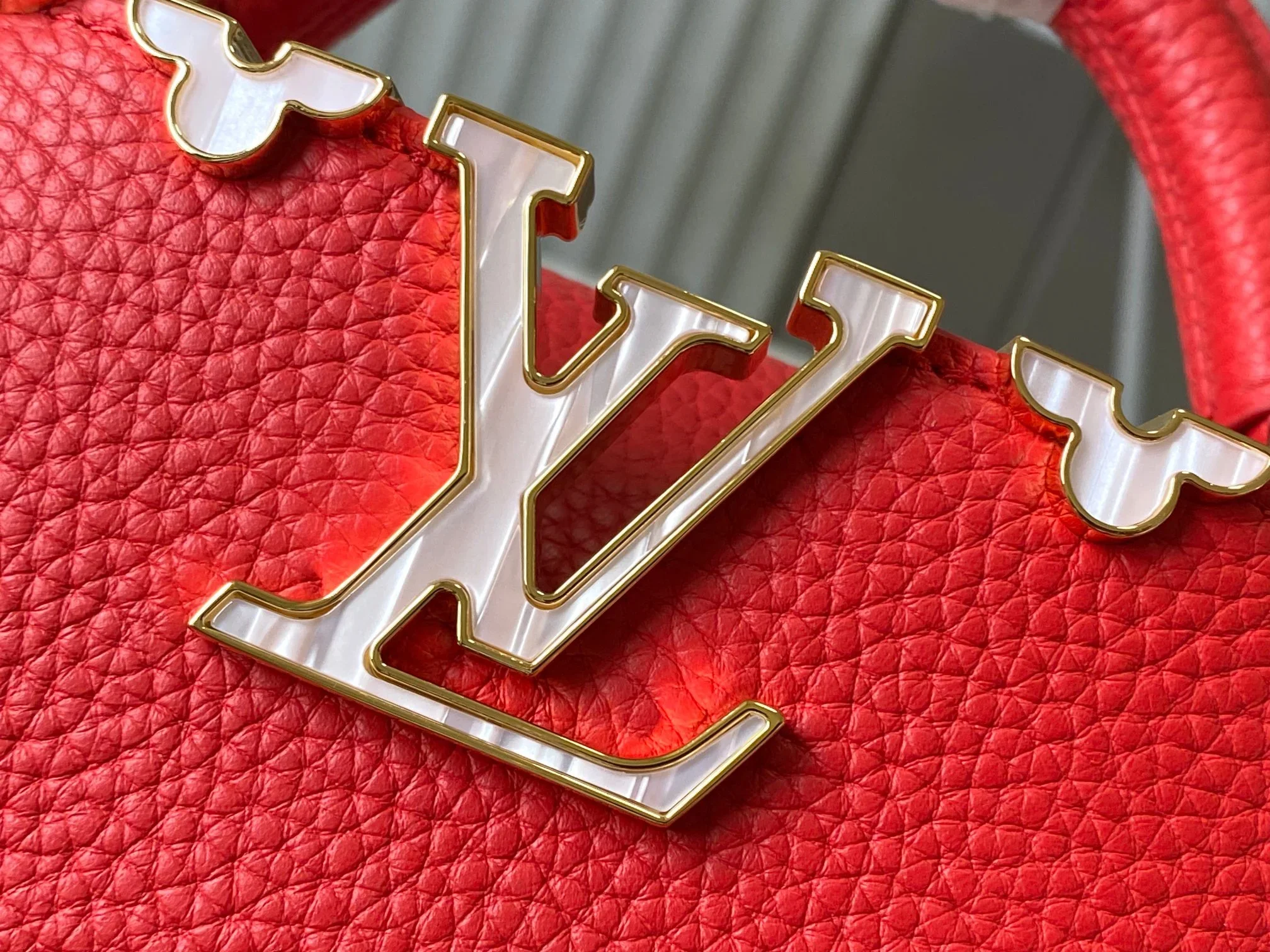 LV Top Handle Bags Taurillon Leather Red-Gold 21X14X8CM A000202609090371 - Image 4