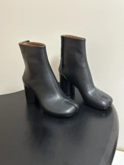 MAISON MARGIELA Booties Calf Leather Black EU35-39 C90202609112022