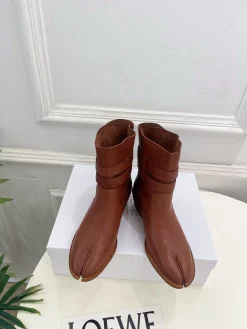 MAISON MARGIELA Boots Brown D50202609110219