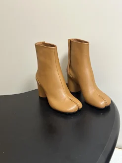 MAISON MARGIELA Boots Calf Leather Brown EU35-39 C90202609112023