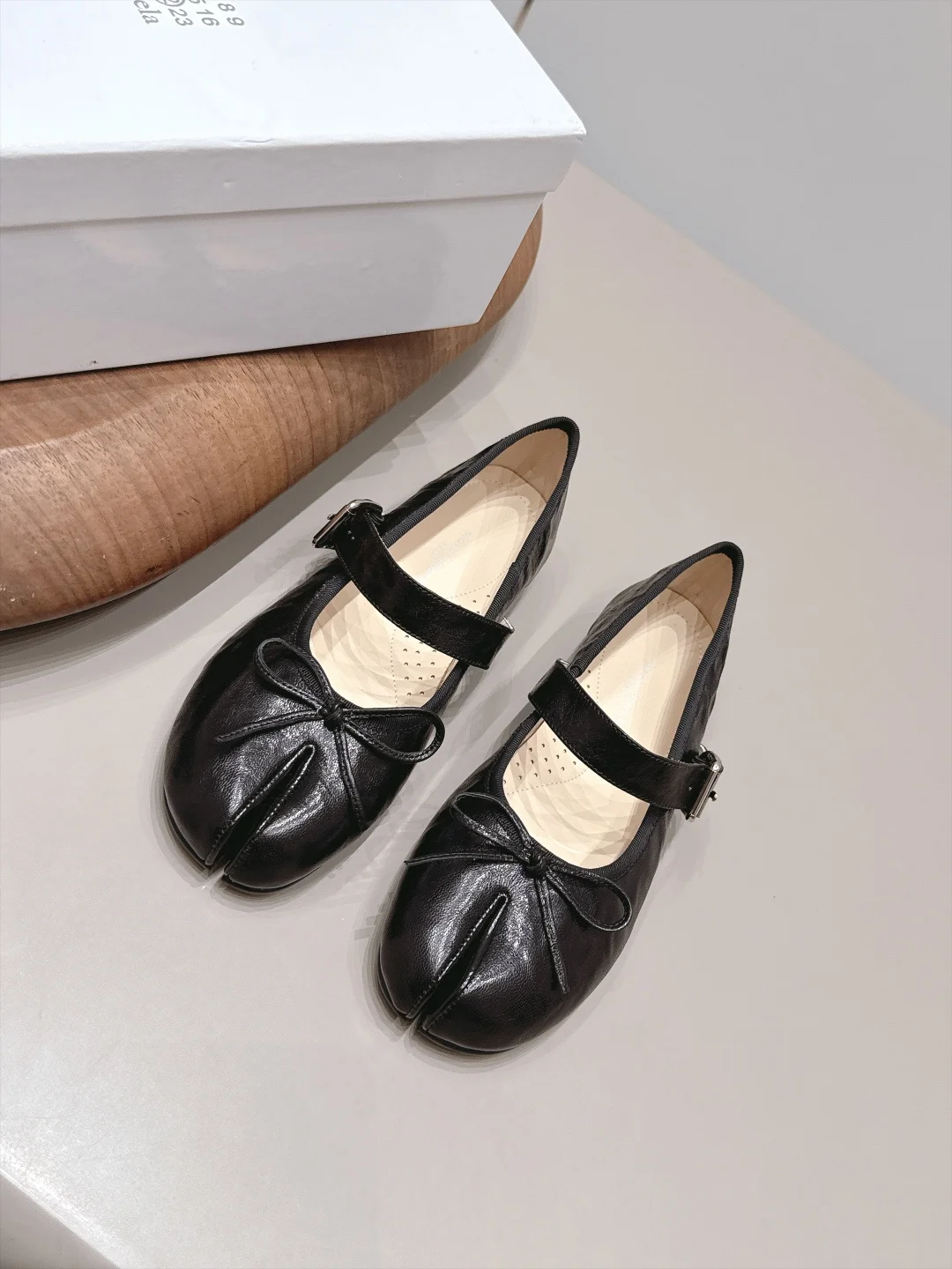MAISON MARGIELA Flats Lamb Leather Black EU35-39 C10202609111572