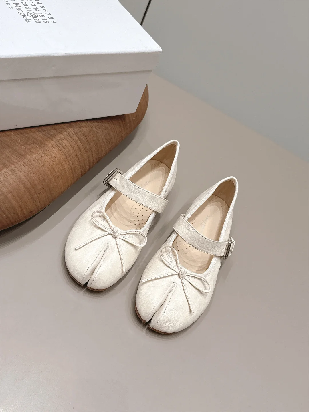 MAISON MARGIELA Flats White C10202609111569
