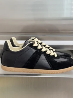 MAISON MARGIELA Sneakers Black-Beige B60202609110431