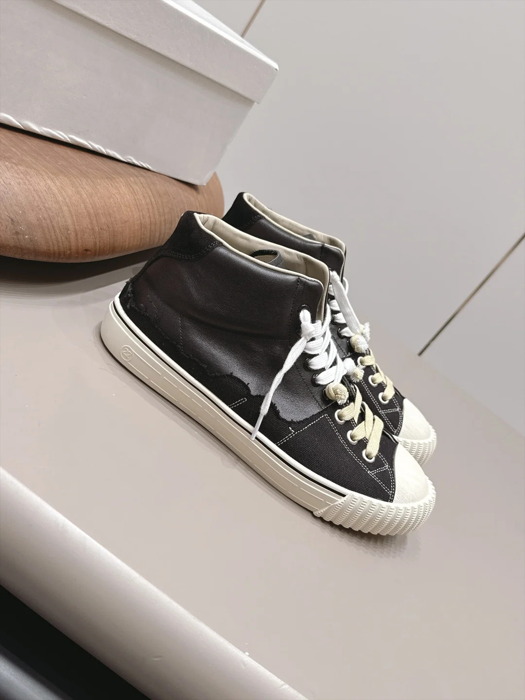 MAISON MARGIELA Sneakers Black-White C30202609111579 - Image 2
