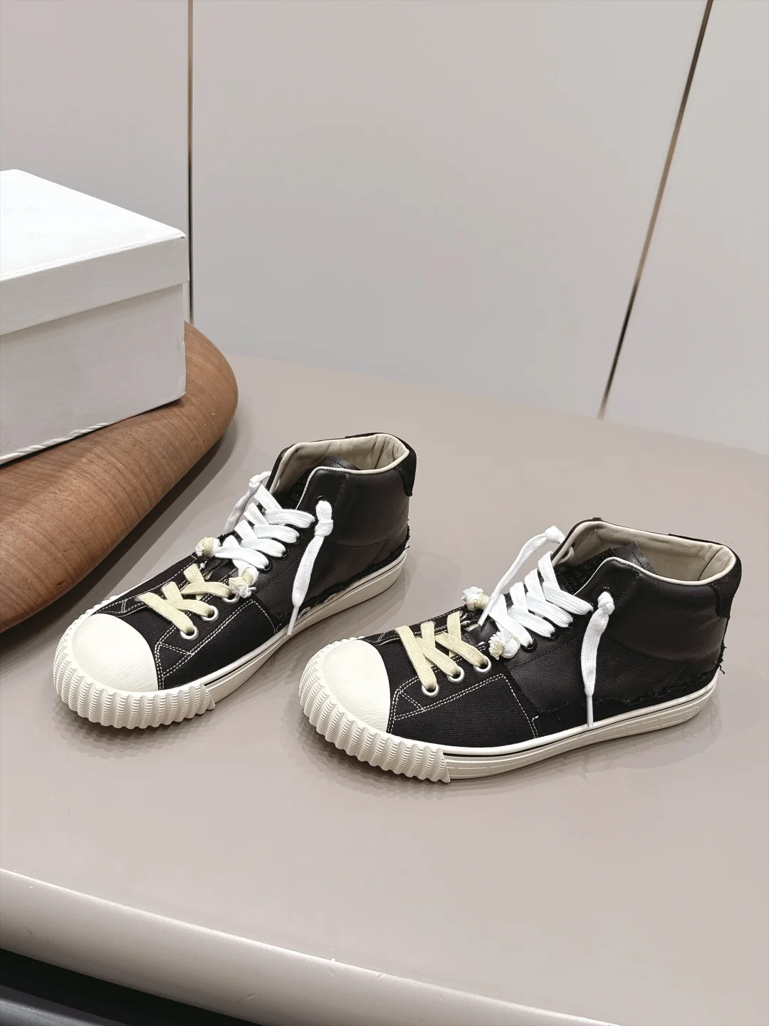 MAISON MARGIELA Sneakers Black-White C30202609111579 - Image 3
