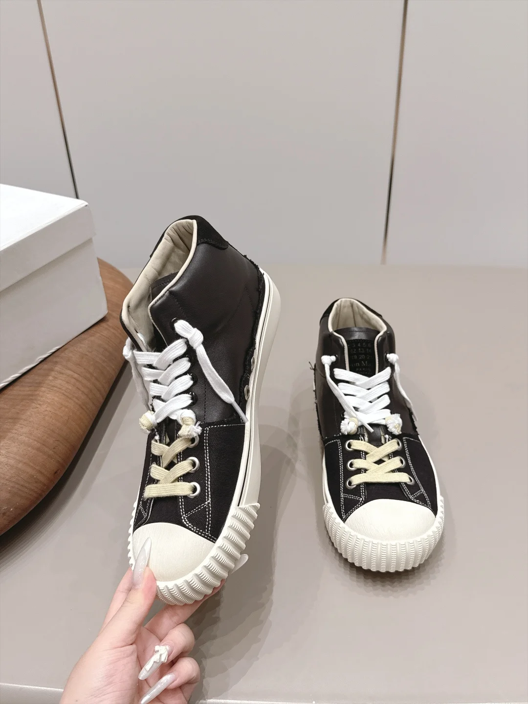 MAISON MARGIELA Sneakers Black-White C30202609111579 - Image 4
