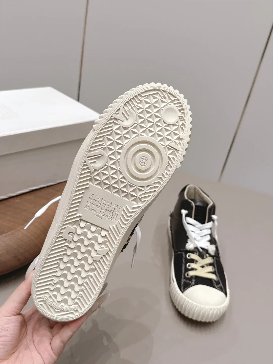 MAISON MARGIELA Sneakers Black-White C30202609111579 - Image 9