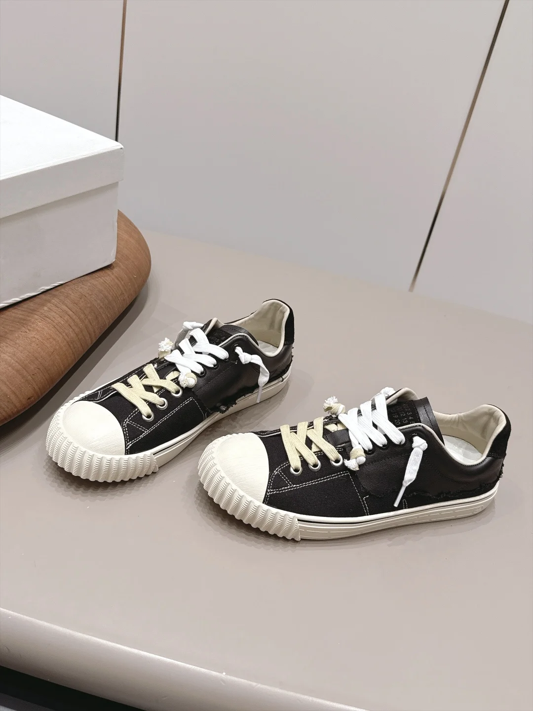 MAISON MARGIELA Sneakers Cowhide Canvas Black-White EU35-44 C00202609111577 - Image 3