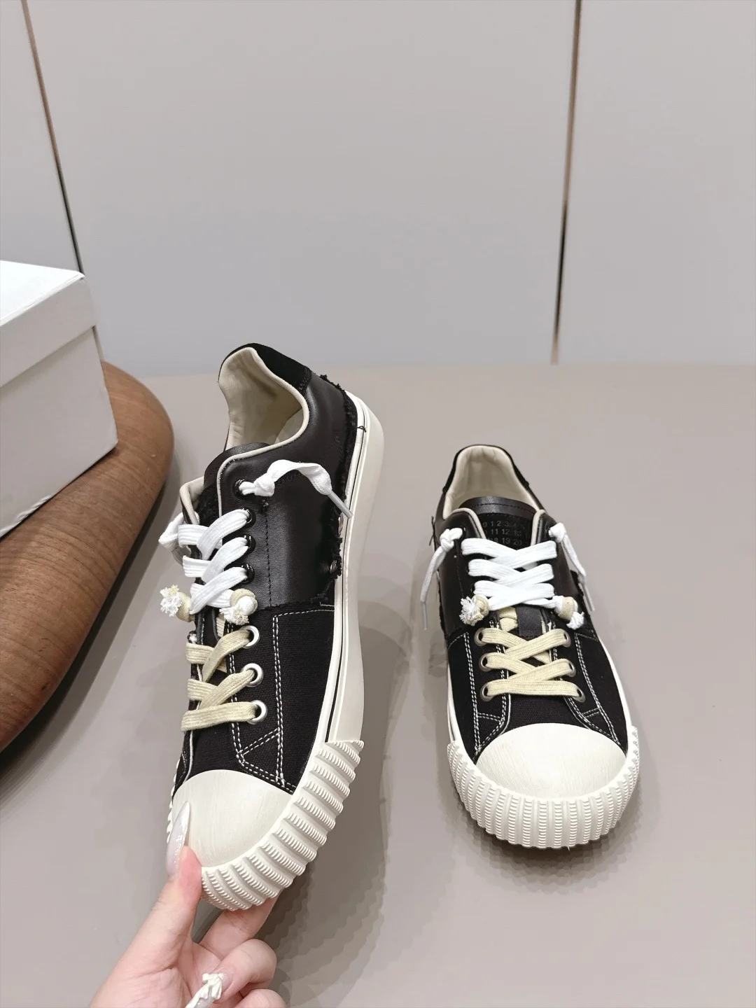 MAISON MARGIELA Sneakers Cowhide Canvas Black-White EU35-44 C00202609111577 - Image 4