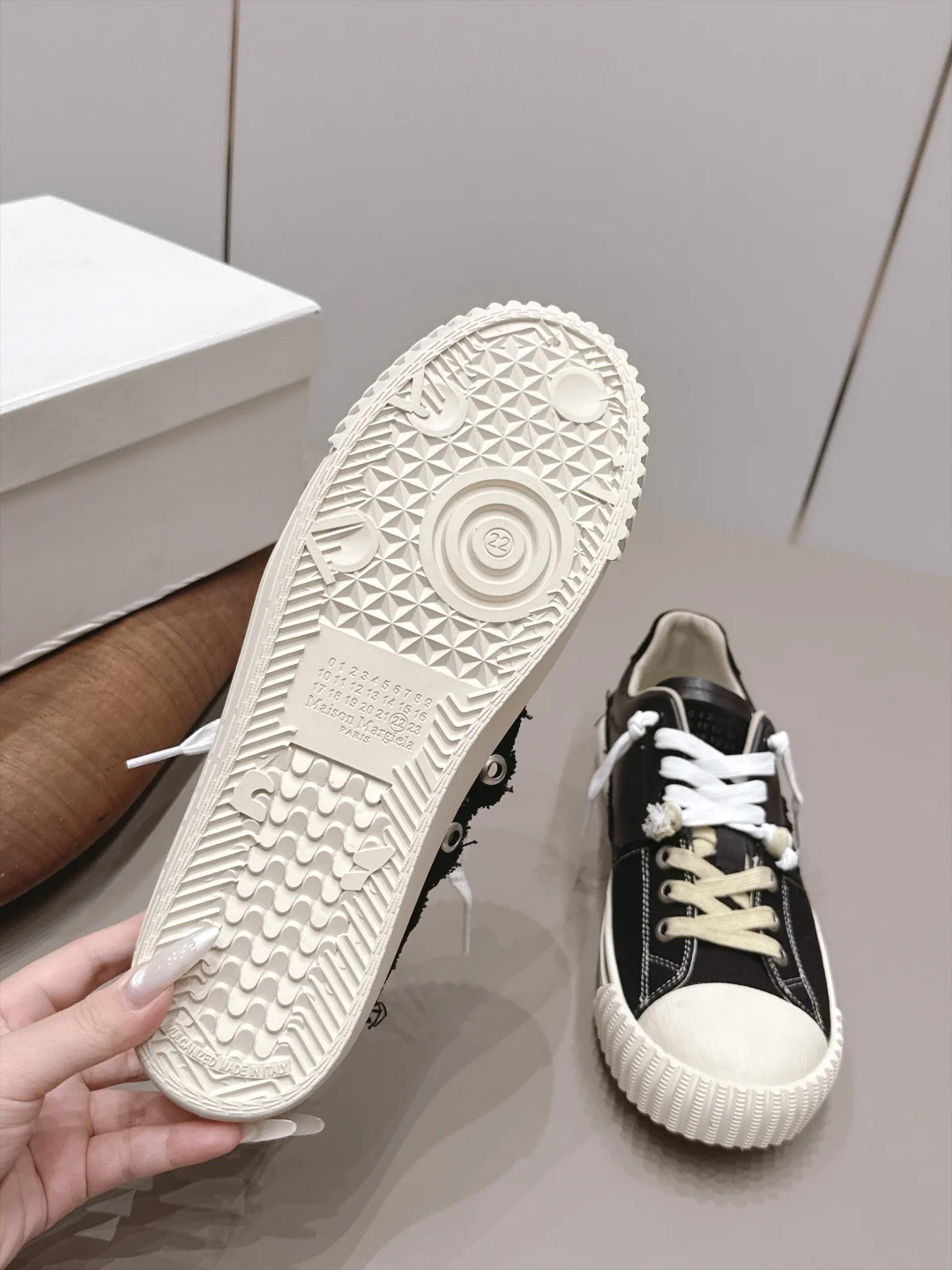 MAISON MARGIELA Sneakers Cowhide Canvas Black-White EU35-44 C00202609111577 - Image 9