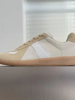 Alternative view of MAISON MARGIELA Sneakers Cream-Brown B50202609110428