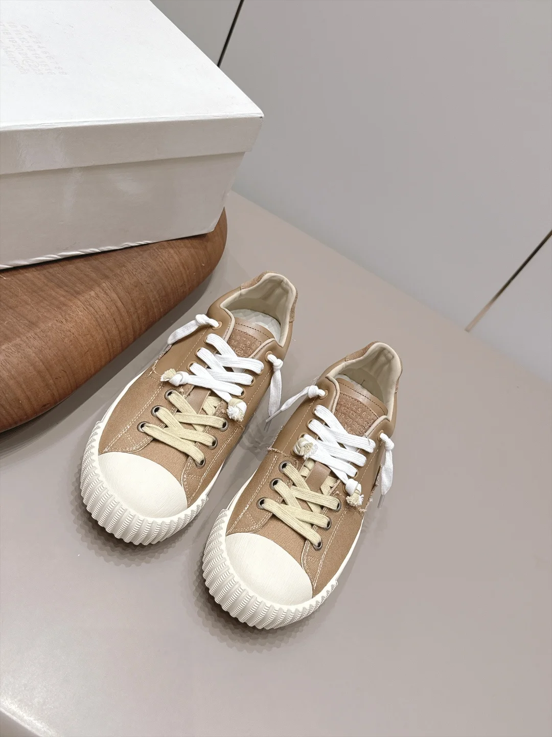 MAISON MARGIELA Sneakers Leather Canvas Brown-White EU35-44 C00202609111574