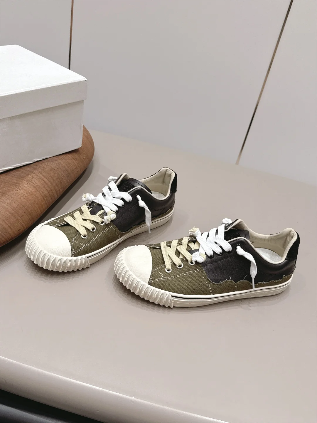 MAISON MARGIELA Sneakers Leather Canvas Green-Black-White EU35-44 C00202609111575 - Image 3