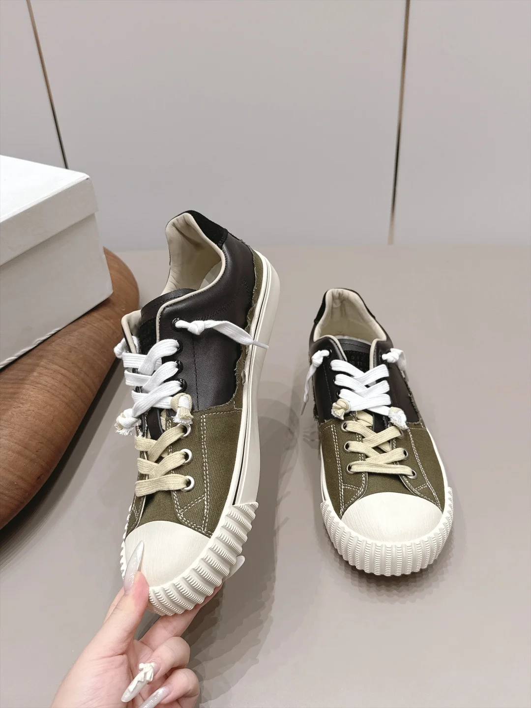 MAISON MARGIELA Sneakers Leather Canvas Green-Black-White EU35-44 C00202609111575 - Image 4