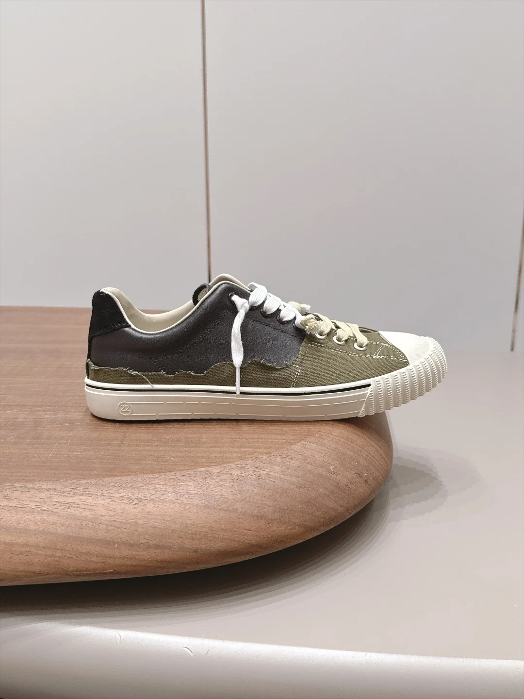 MAISON MARGIELA Sneakers Leather Canvas Green-Black-White EU35-44 C00202609111575 - Image 5