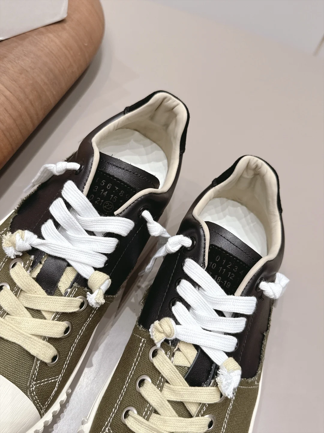MAISON MARGIELA Sneakers Leather Canvas Green-Black-White EU35-44 C00202609111575 - Image 6