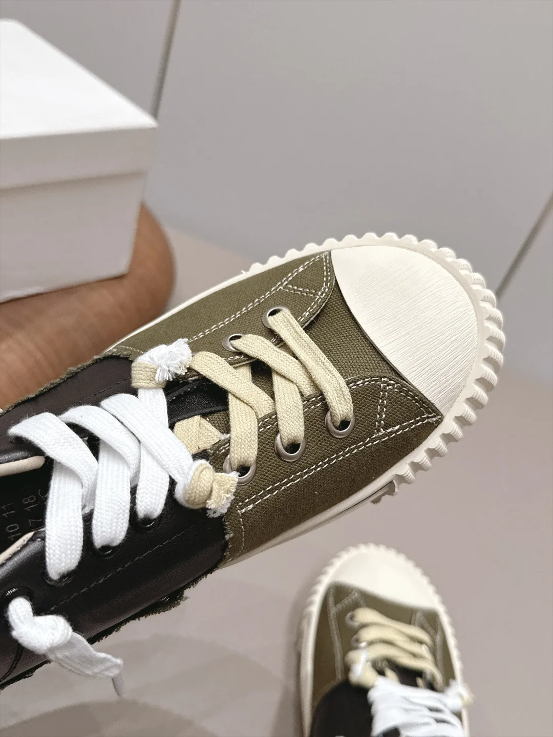 MAISON MARGIELA Sneakers Leather Canvas Green-Black-White EU35-44 C00202609111575 - Image 8
