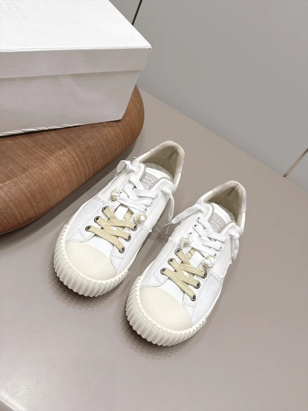 MAISON MARGIELA Sneakers Leather Canvas White-Cream EU35-44 C00202609111576