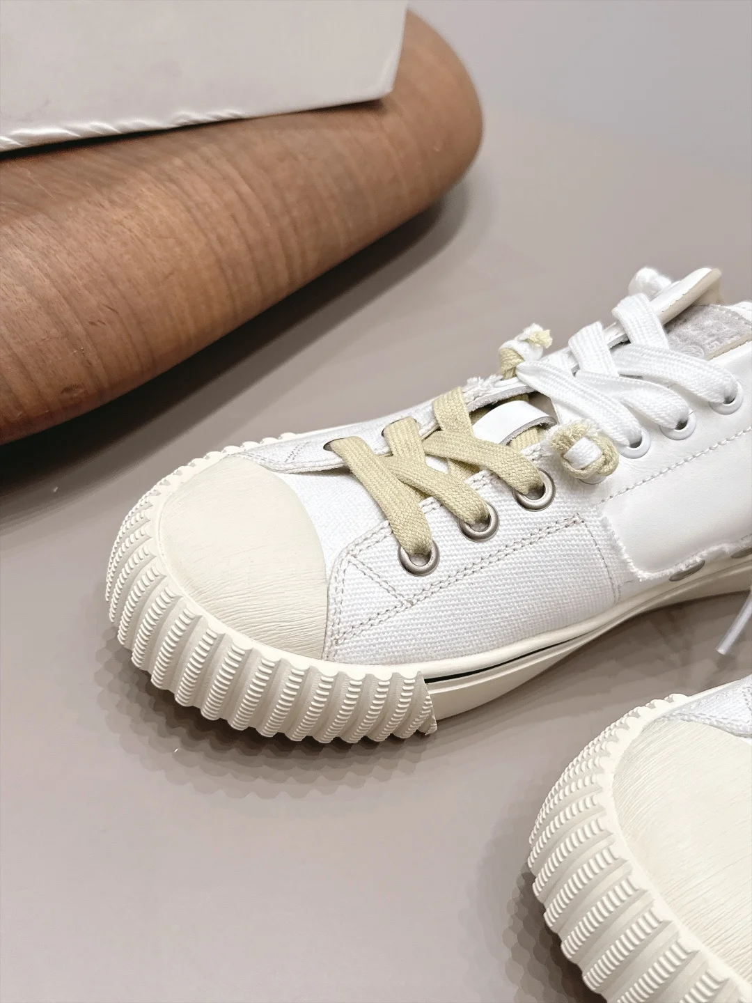 MAISON MARGIELA Sneakers Leather Canvas White-Cream EU35-44 C00202609111576 - Image 8