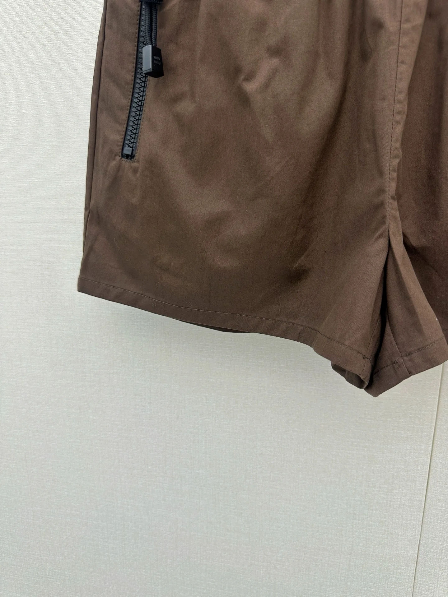 MIU MIU Shorts Brown-Black S-L B55202609063250 - Image 4