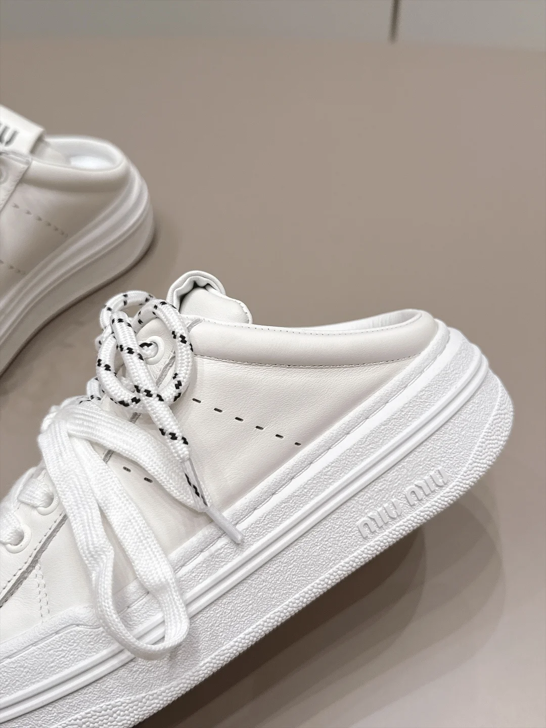 MIU MIU Sneakers Calf Leather White-Black EU35-39 B80202609111511 - Image 6