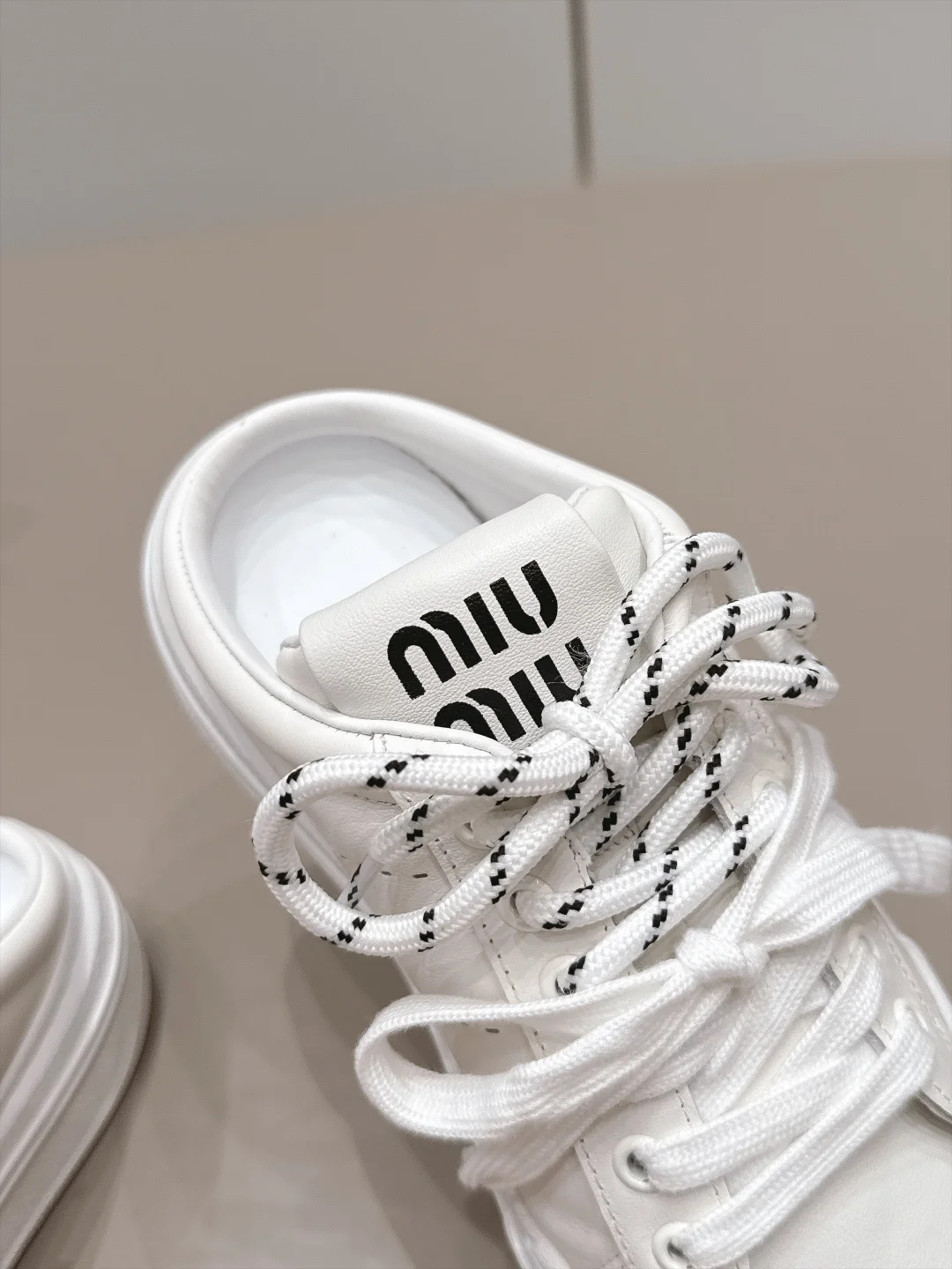 MIU MIU Sneakers Calf Leather White-Black EU35-39 B80202609111511 - Image 7