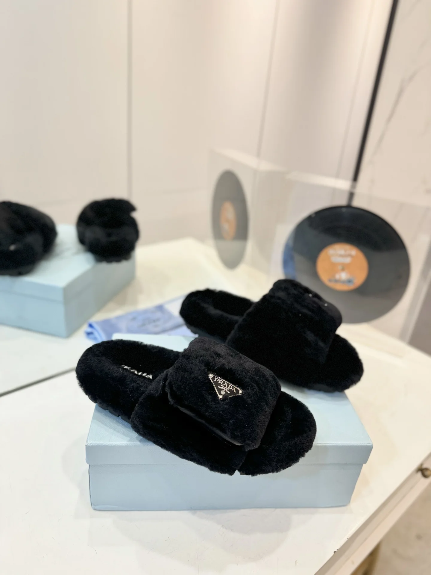 PRADA Slides Sheepskin Black EU35-42 B50202609110625