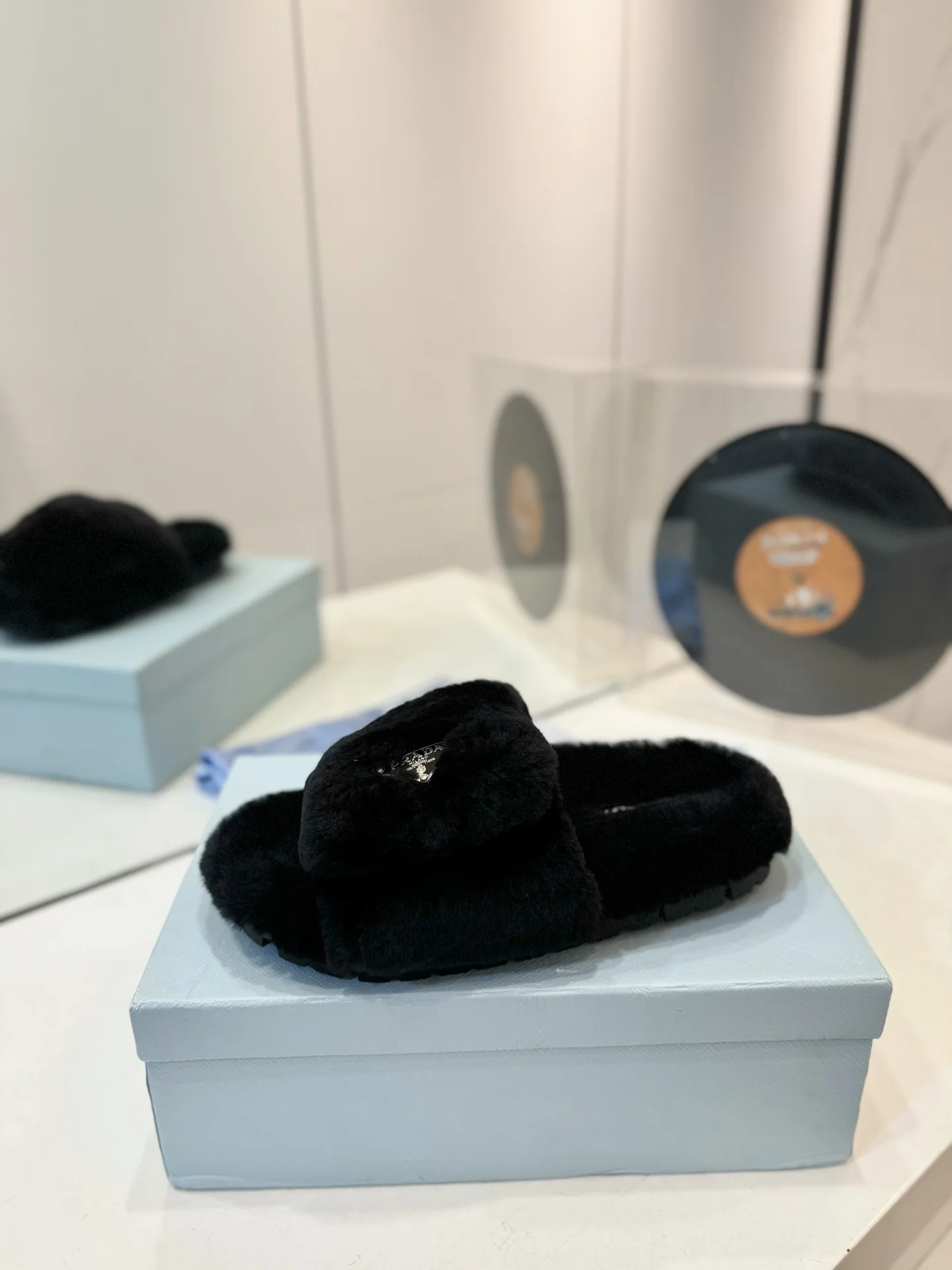 PRADA Slides Sheepskin Black EU35-42 B50202609110625 - Image 4