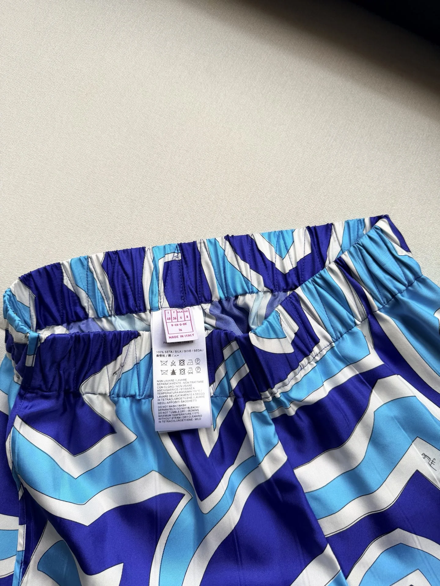 PUCCI Shorts Silk Twill Blue-White 36-42 C25202609062415 - Image 3