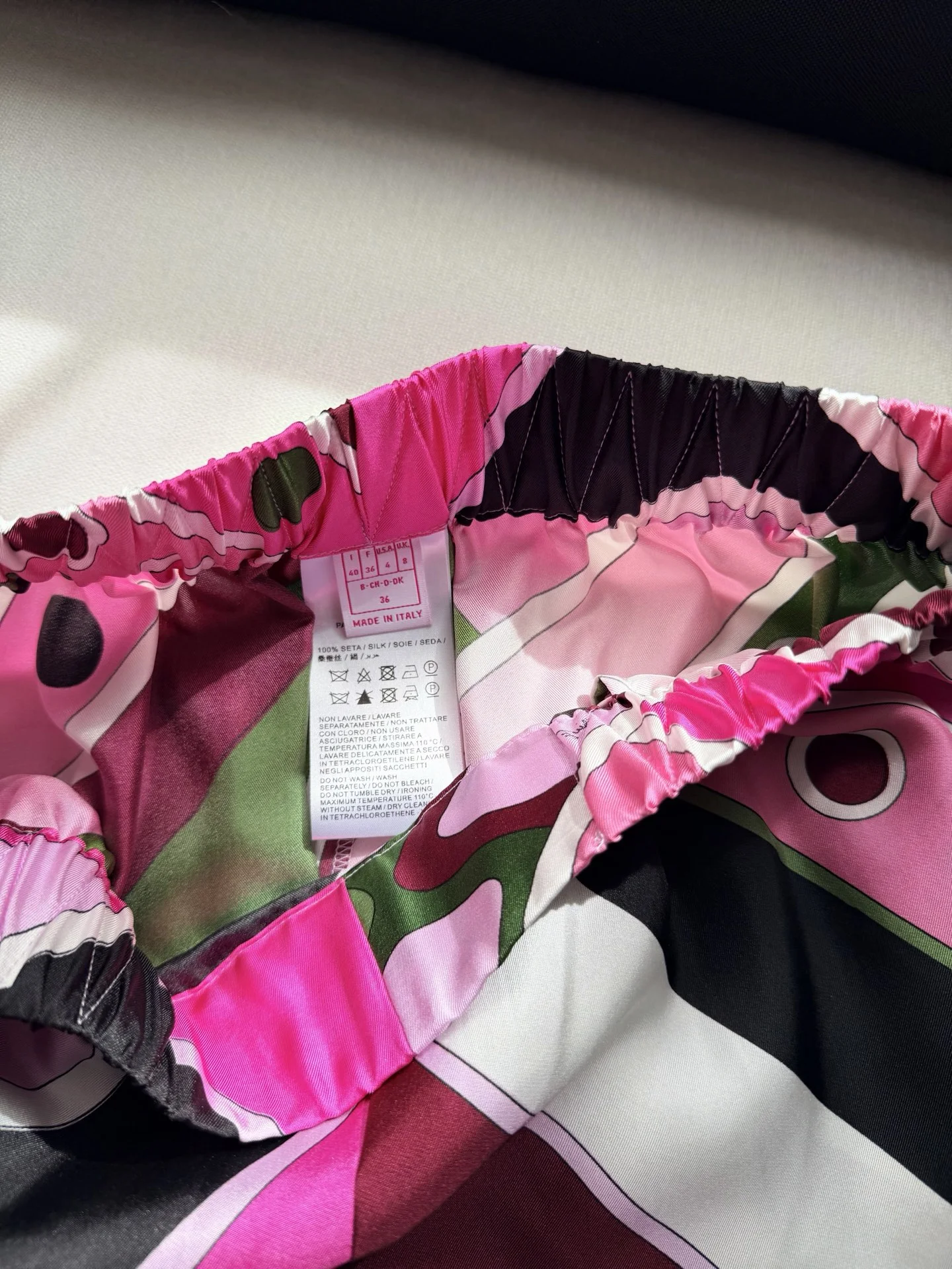 PUCCI Shorts Silk Twill Pink-Black 36-42 C25202609063508 - Image 4
