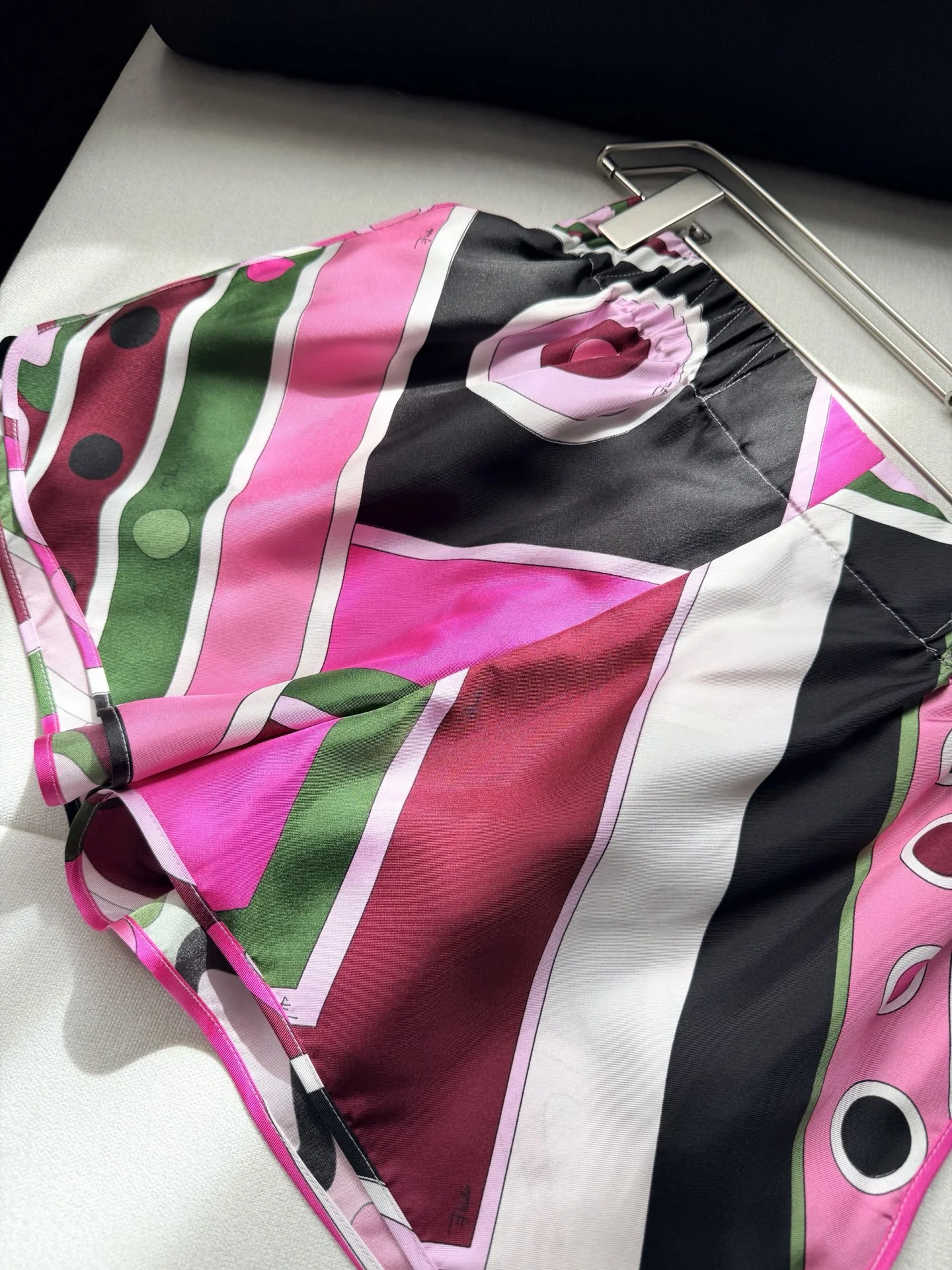 PUCCI Shorts Silk Twill Pink-Black 36-42 C25202609063508 - Image 5