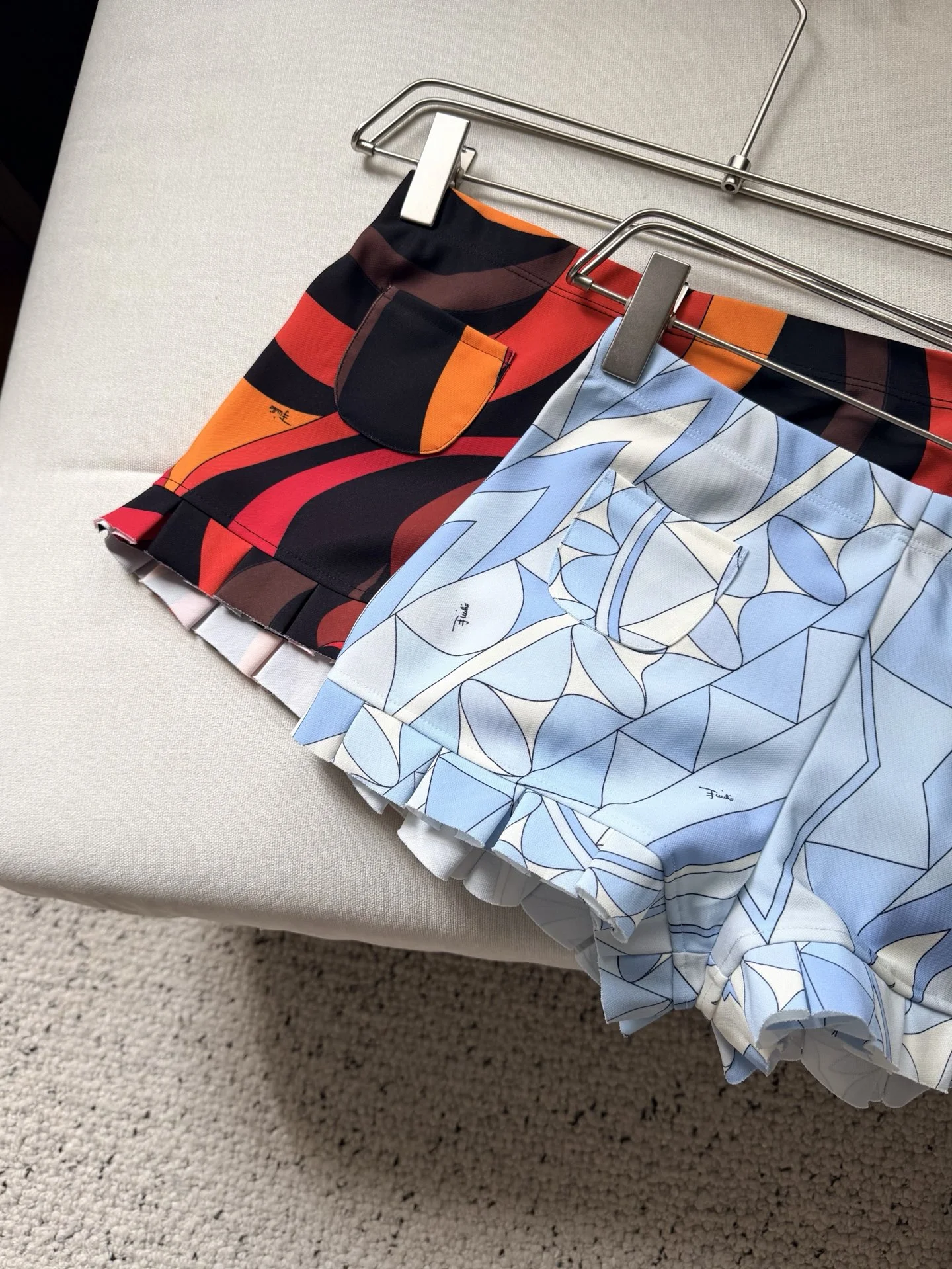 PUCCI Shorts Stretch Viscose Black-Red-Orange-Pink-Blue 36-42 B55202609062452 - Image 4