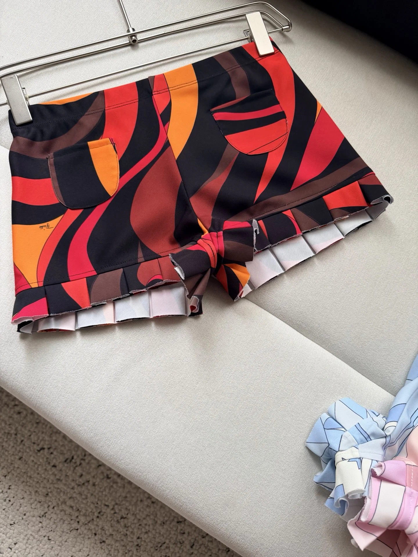 PUCCI Shorts Stretch Viscose Black-Red-Orange-Pink-Blue 36-42 B55202609062452 - Image 7