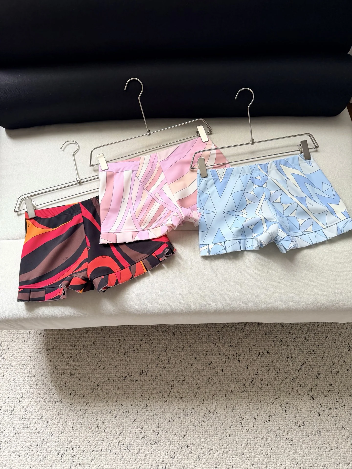 PUCCI Shorts Stretch Viscose Black-Red-Orange-Pink-Blue 36-42 B55202609062452 - Image 9