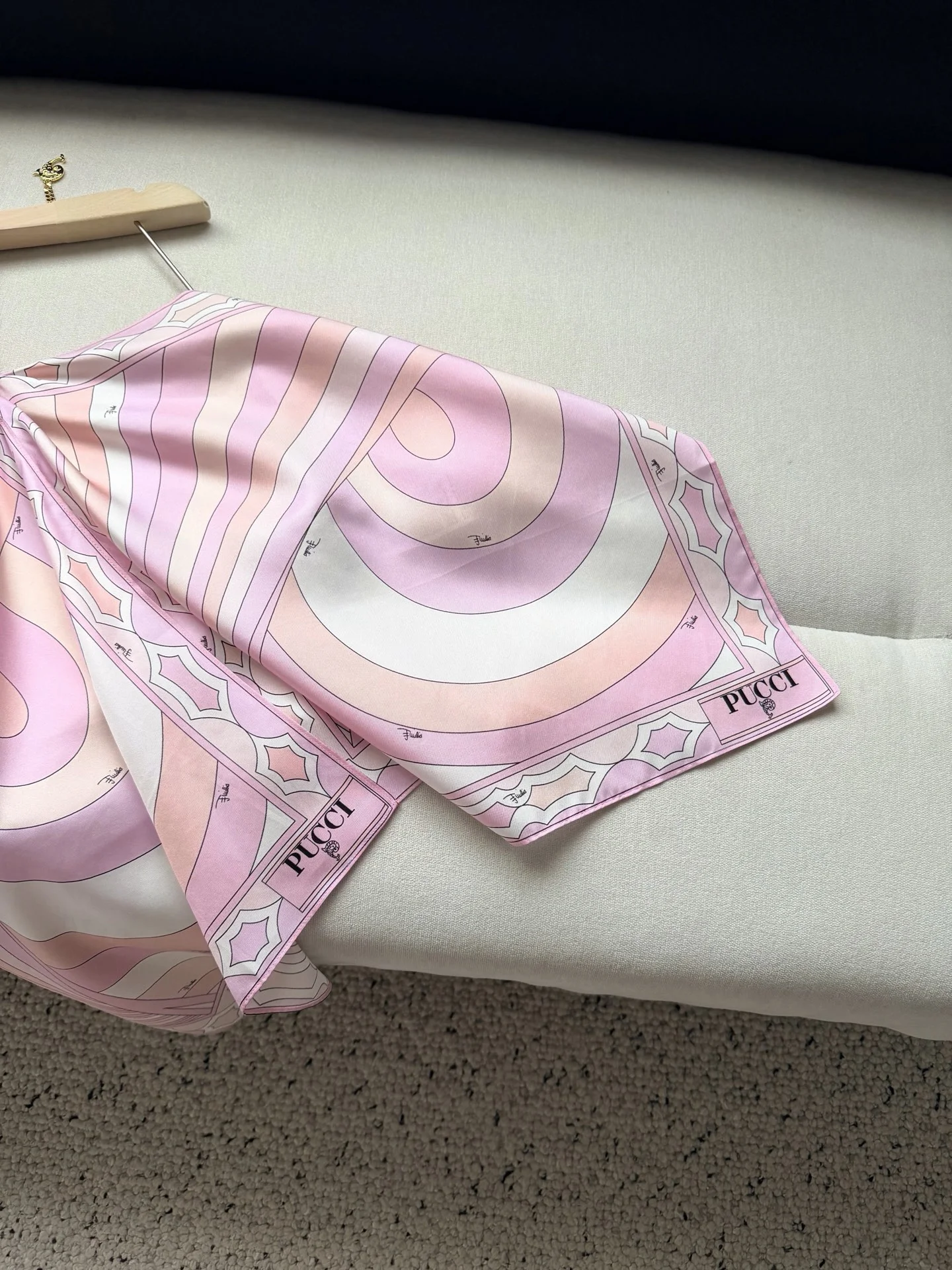 PUCCI T-shirts Silk Twill Pink-Gold One Size C25202609060981 - Image 4