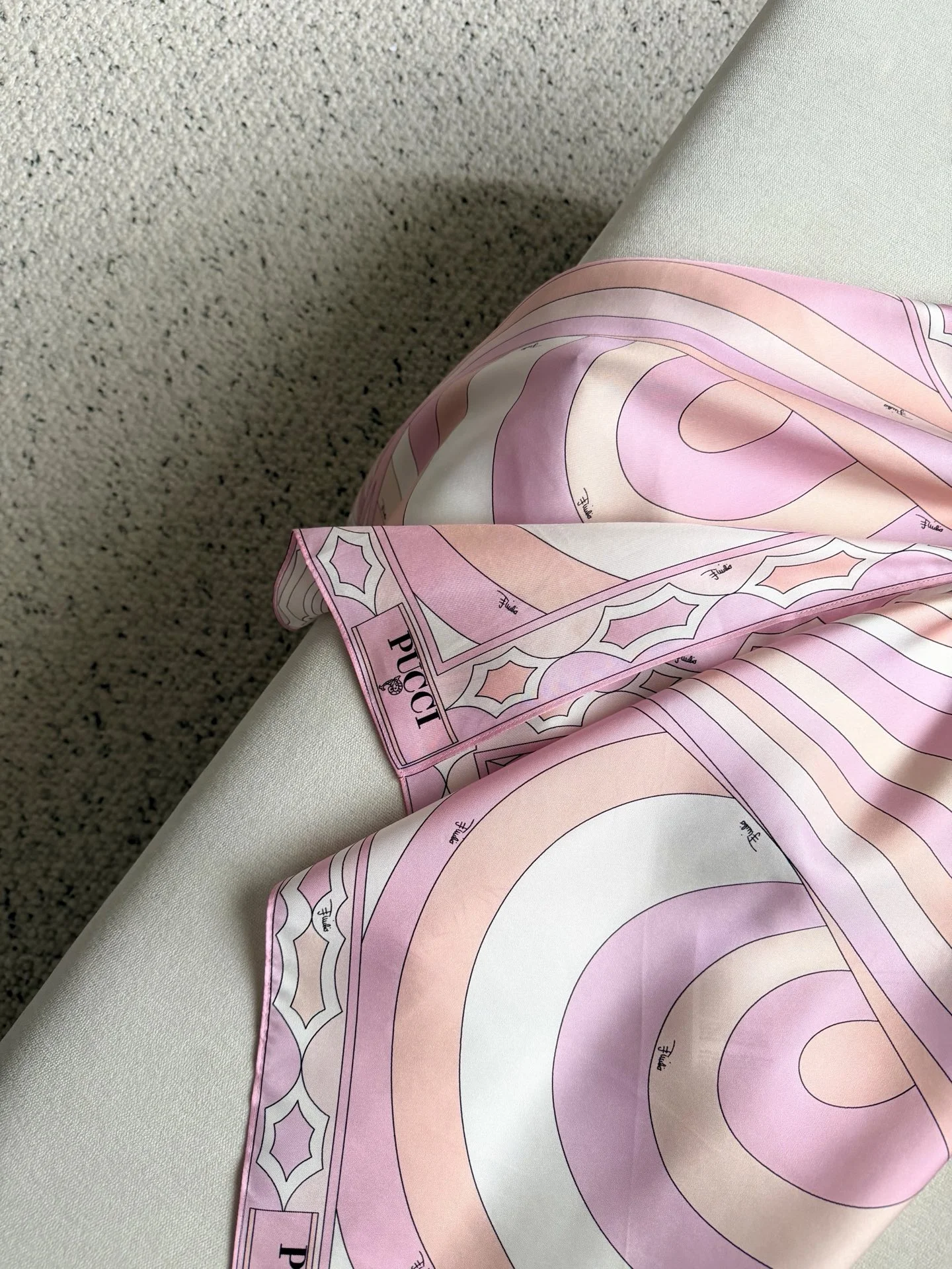 PUCCI T-shirts Silk Twill Pink-Gold One Size C25202609060981 - Image 5