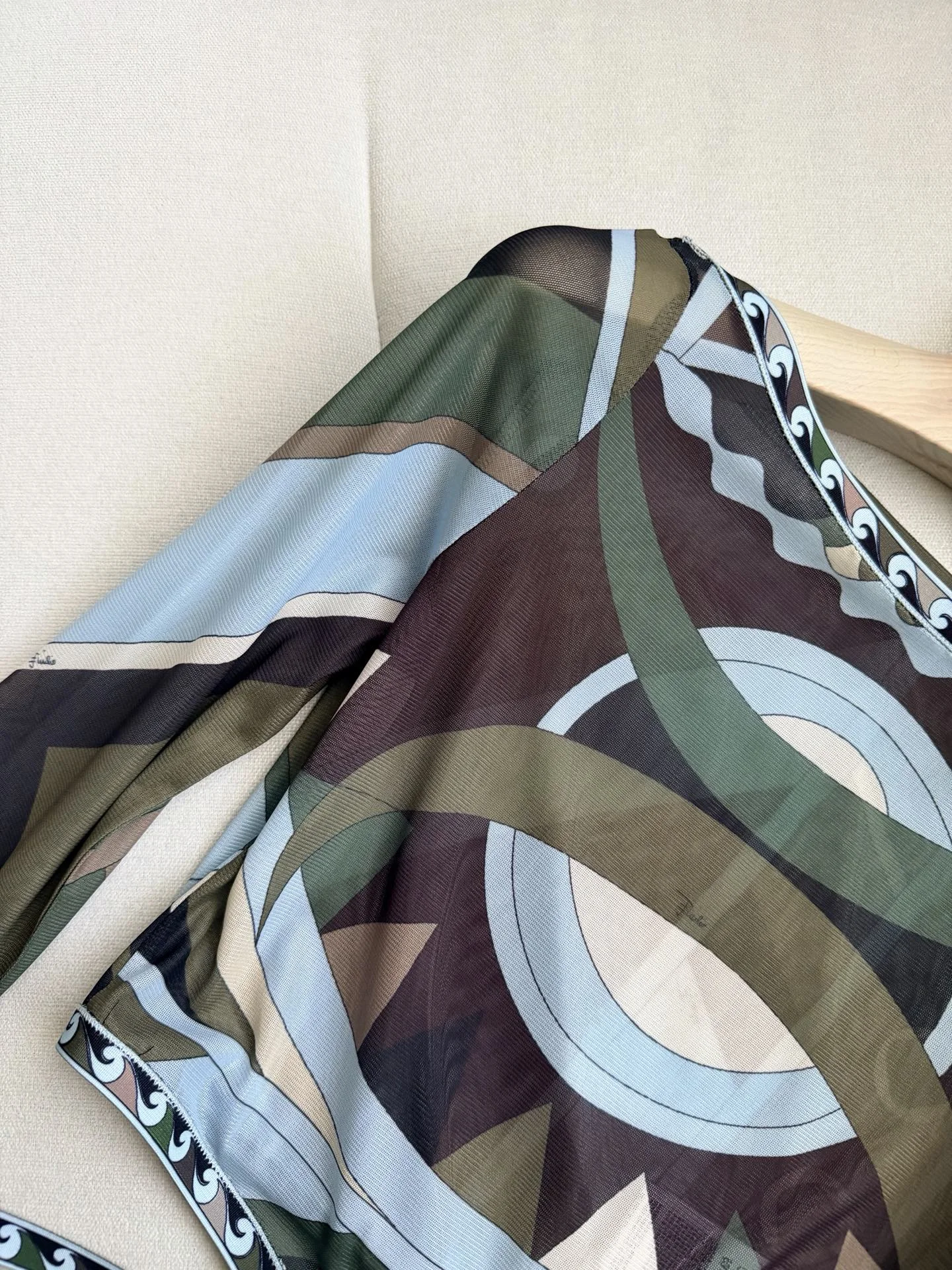 PUCCI T-shirts Tulle Brown-Blue-Green 36-42 B45202609060957 - Image 3