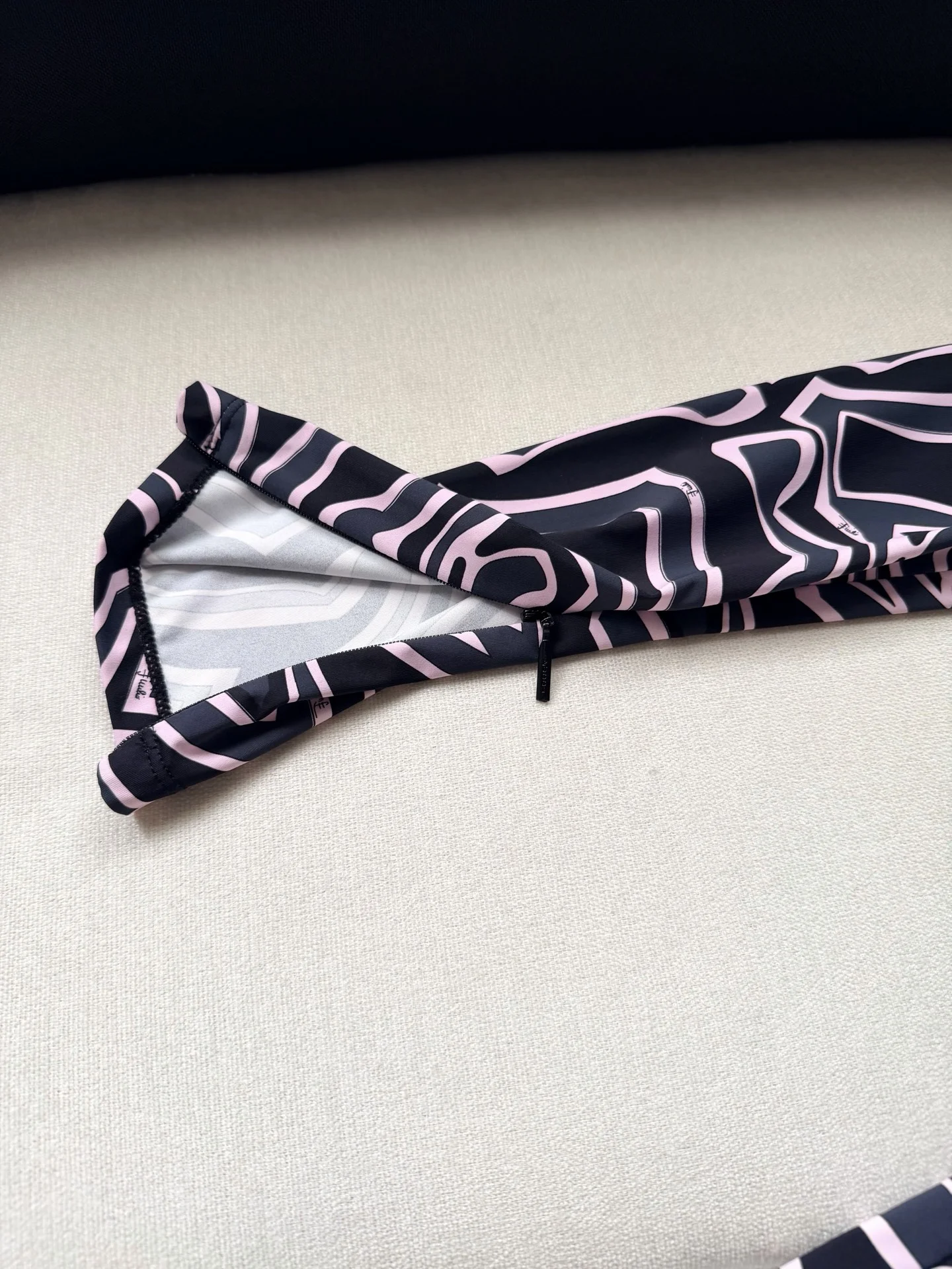 PUCCI Trousers Black-Pink S-L C25202609060967 - Image 8