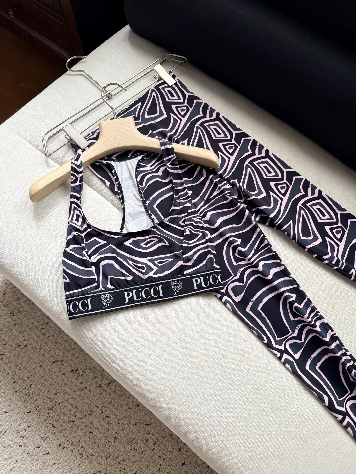 PUCCI Vests Black-Pink S-L C25202609060968