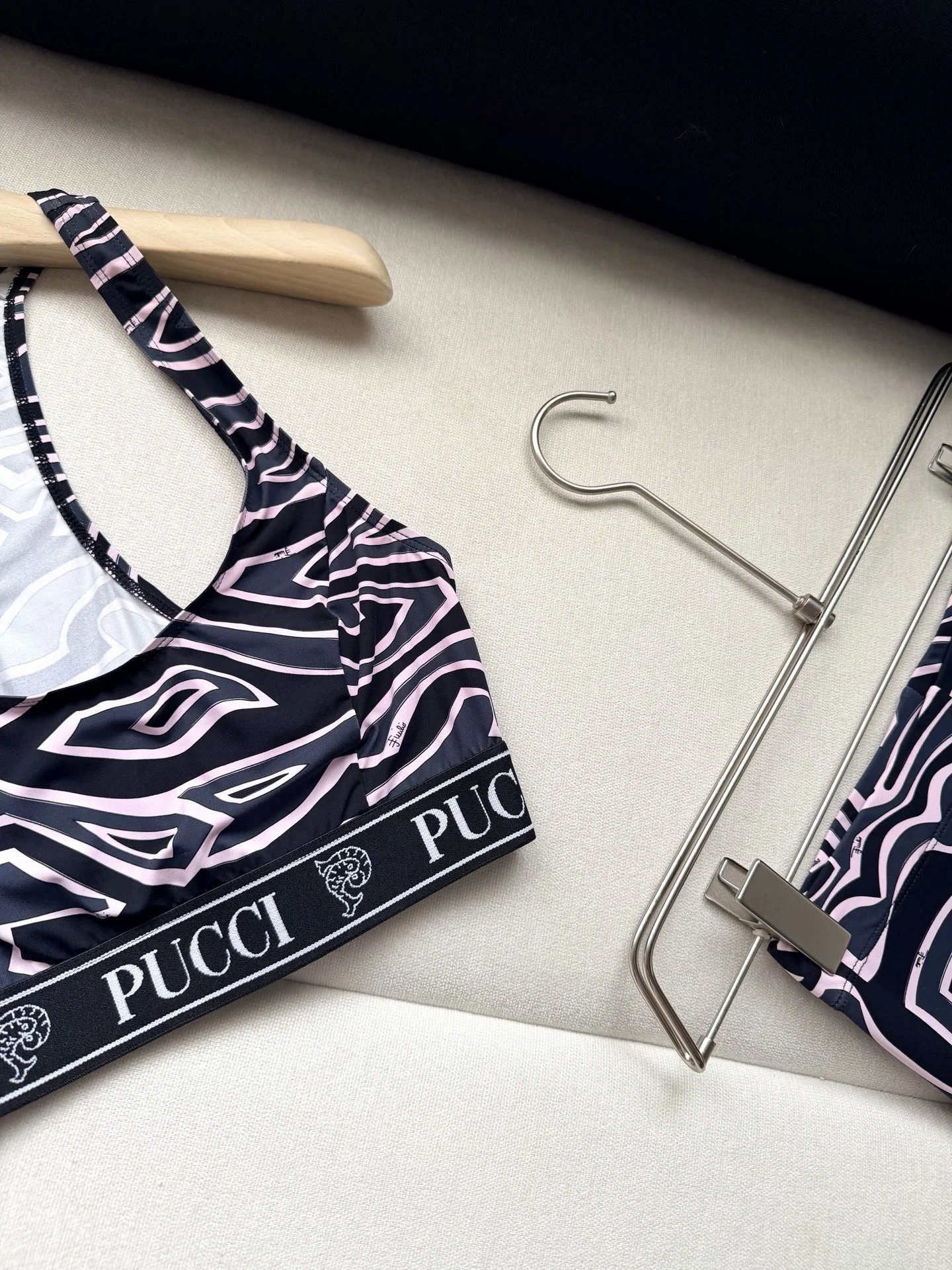 PUCCI Vests Black-Pink S-L C25202609060968 - Image 3
