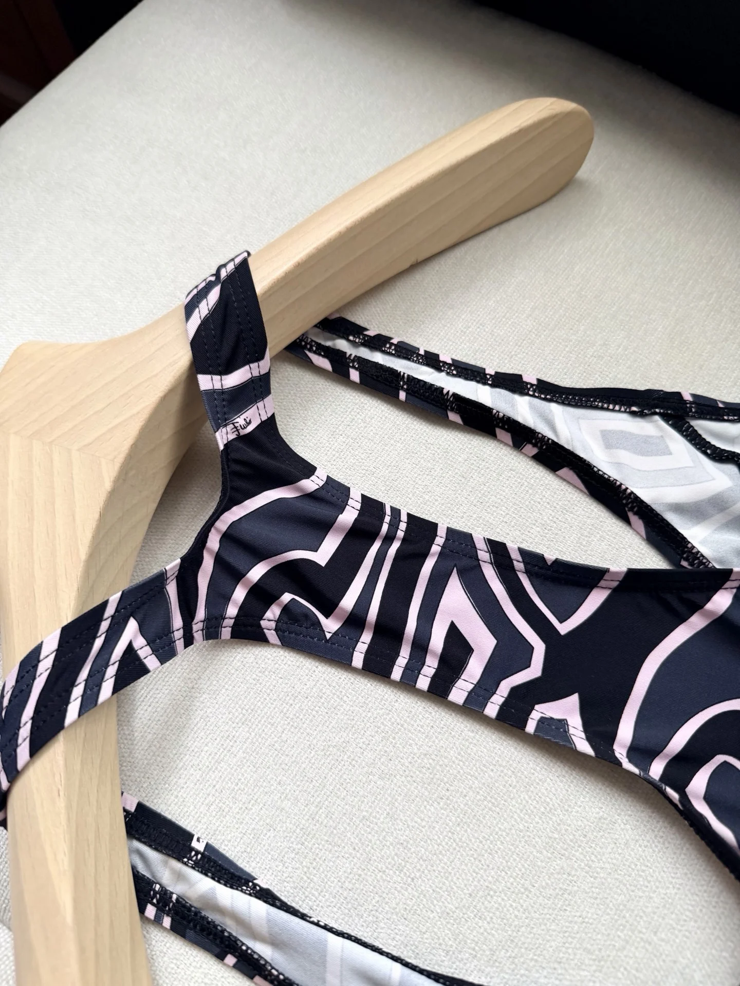 PUCCI Vests Black-Pink S-L C25202609060968 - Image 4