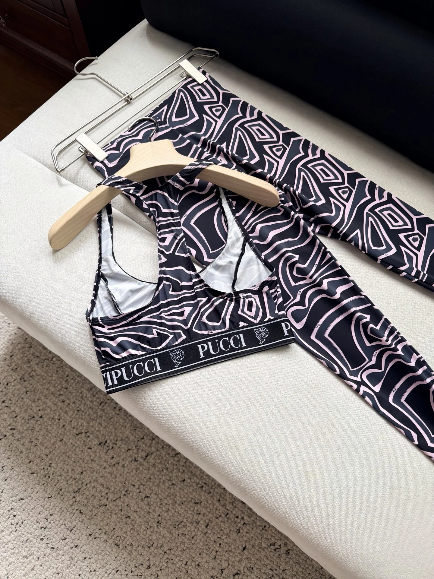 PUCCI Vests Black-Pink S-L C25202609060968 - Image 9