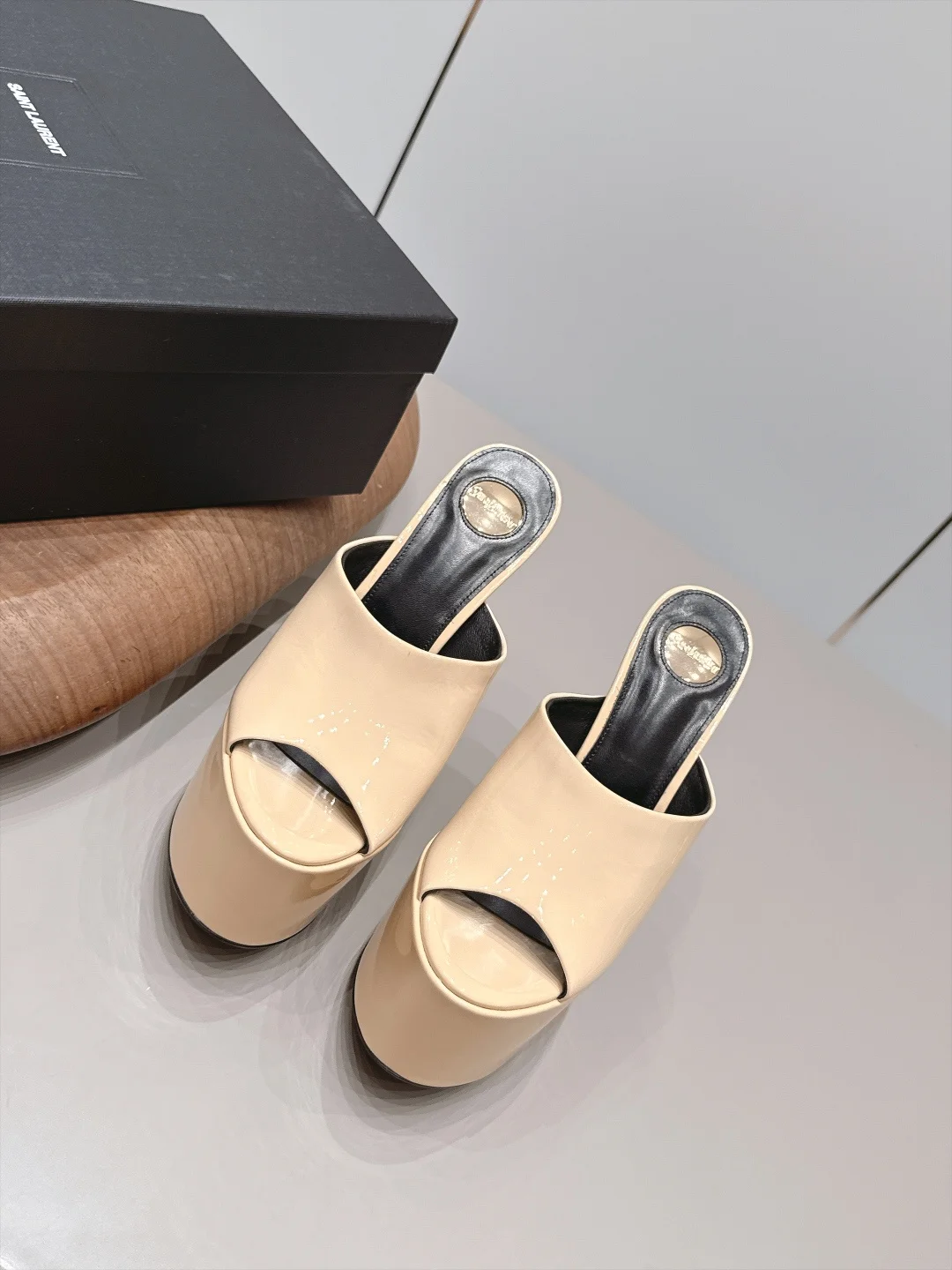 SAINT LAURENT Mules Patent Leather Beige-Black EU35-42 C10202609111547
