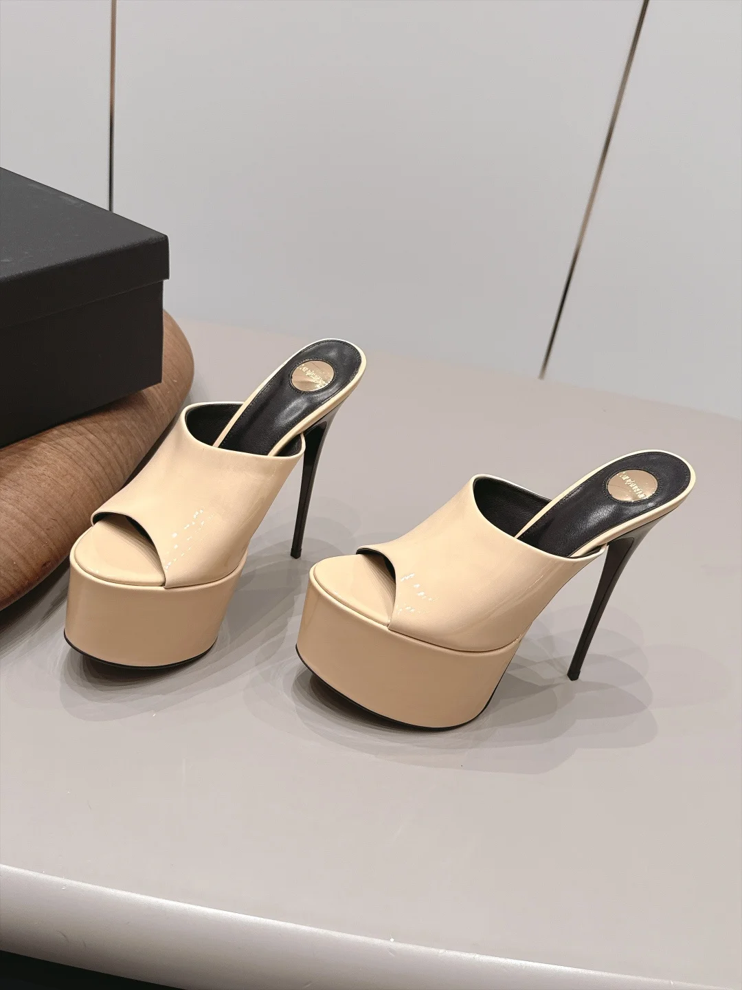 SAINT LAURENT Mules Patent Leather Beige-Black EU35-42 C10202609111547 - Image 3