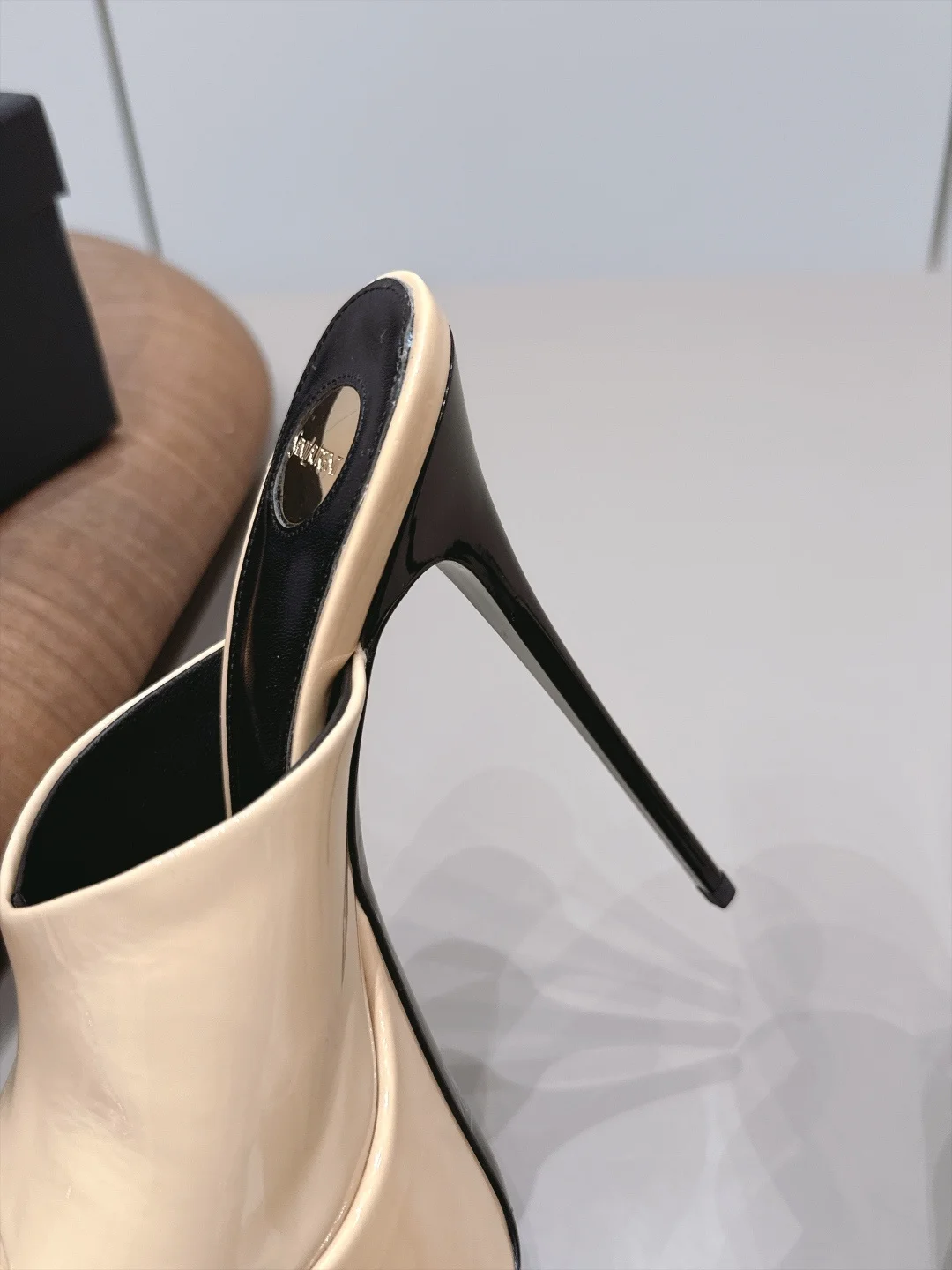SAINT LAURENT Mules Patent Leather Beige-Black EU35-42 C10202609111547 - Image 7