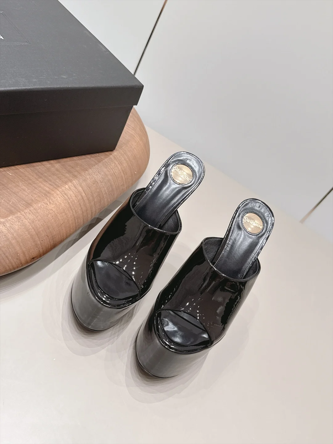 SAINT LAURENT Mules Patent Leather Black EU35-39 C10202609111550