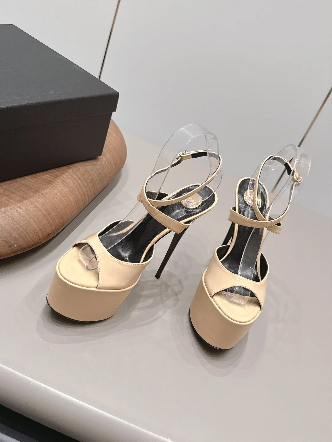 SAINT LAURENT Sandals Beige C20202609111553 - Image 4
