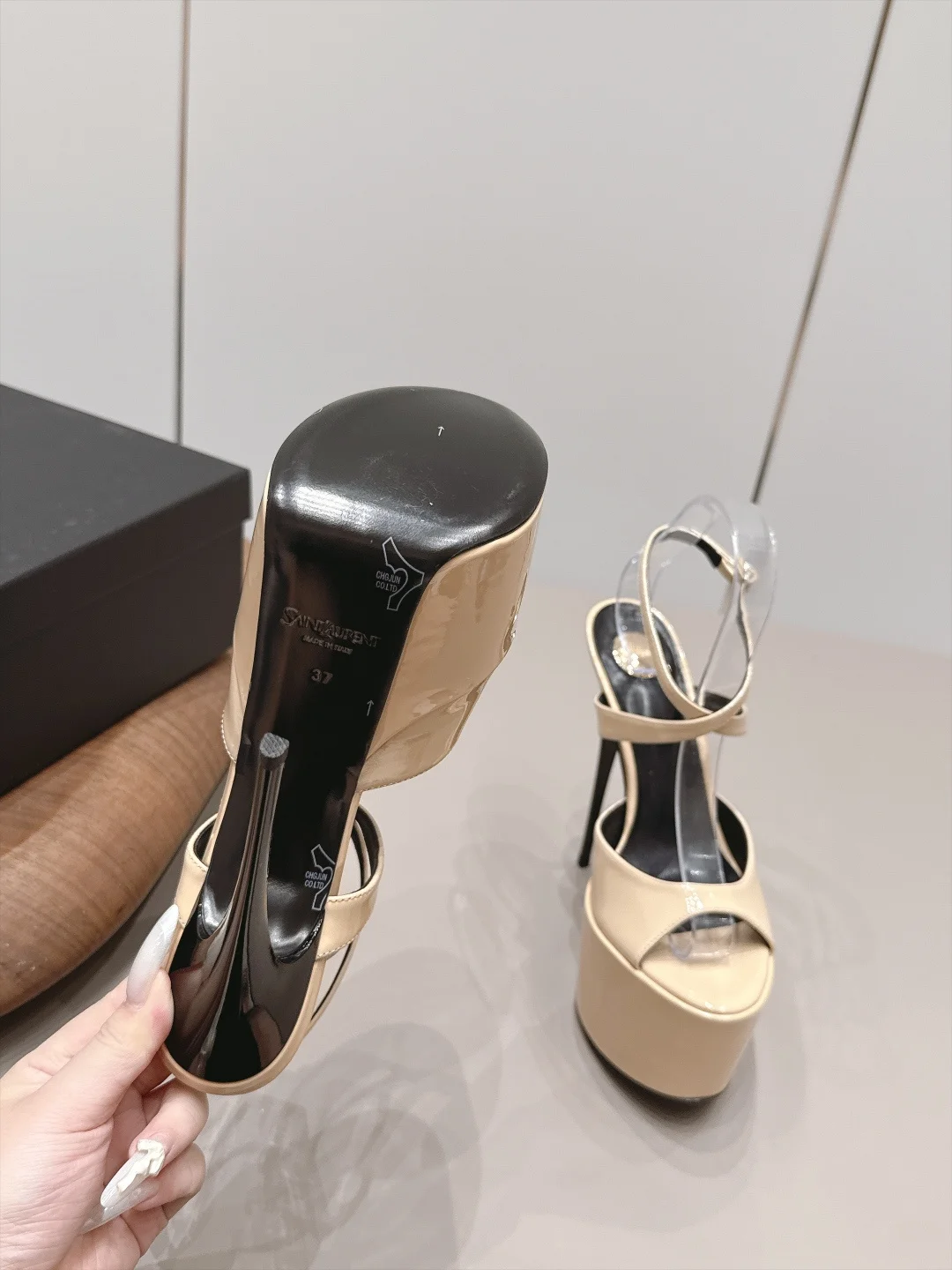 SAINT LAURENT Sandals Beige C20202609111553 - Image 9