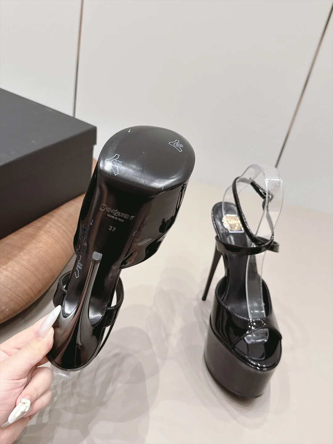SAINT LAURENT Sandals Patent Leather Black EU35-39 C20202609111556 - Image 9